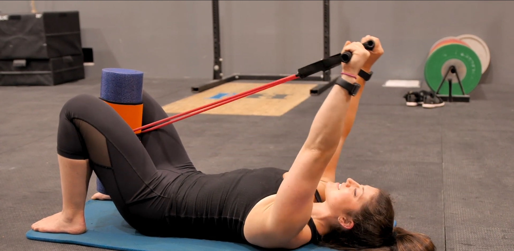 Foam rolling with resistance bands - The Wrap & Roll